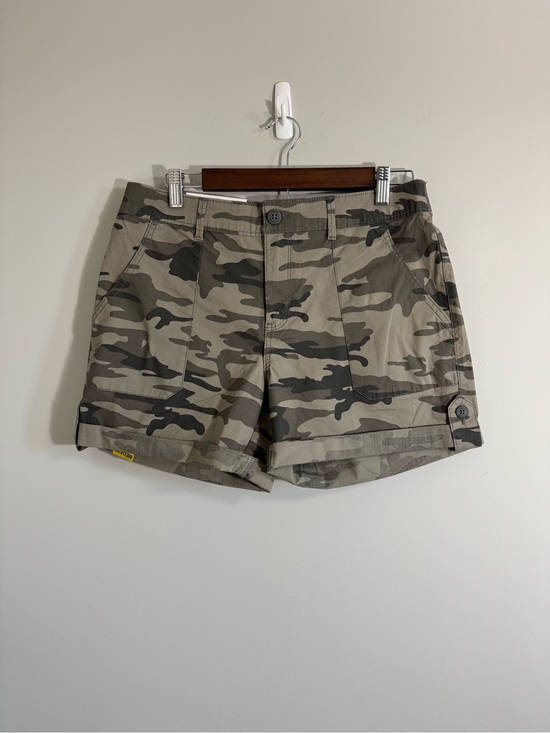 Pants - Women Camouflage Utility Shorts - Olive Camo Size Medium